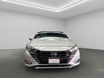 2023 Nissan Versa 4 pts. Advance, TM5, a/ac., f. niebla, RA-16 (cambio de línea)