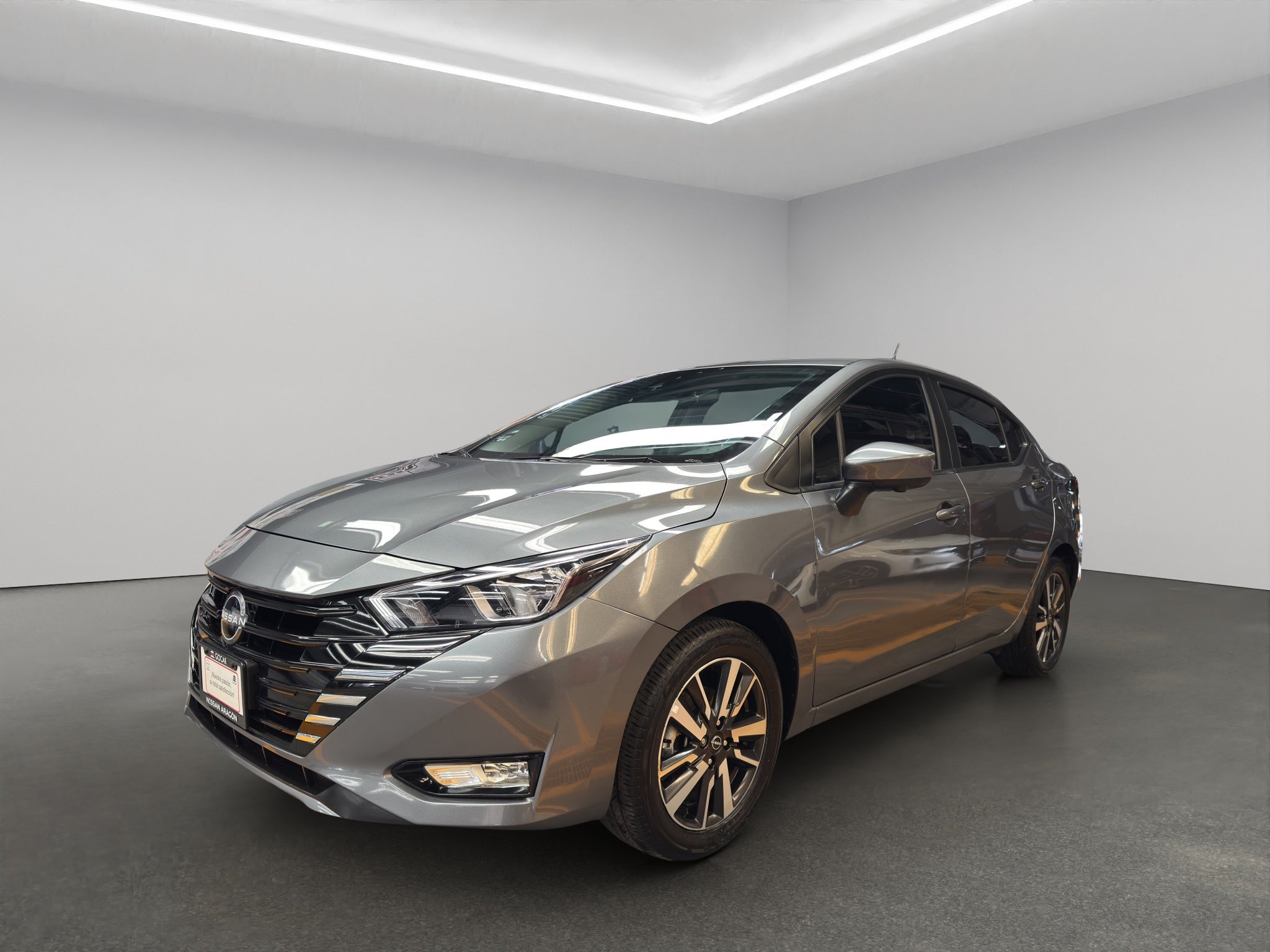 2025 Nissan Versa 4 pts. Advance, TM5, a/ac., f. niebla, RA-16