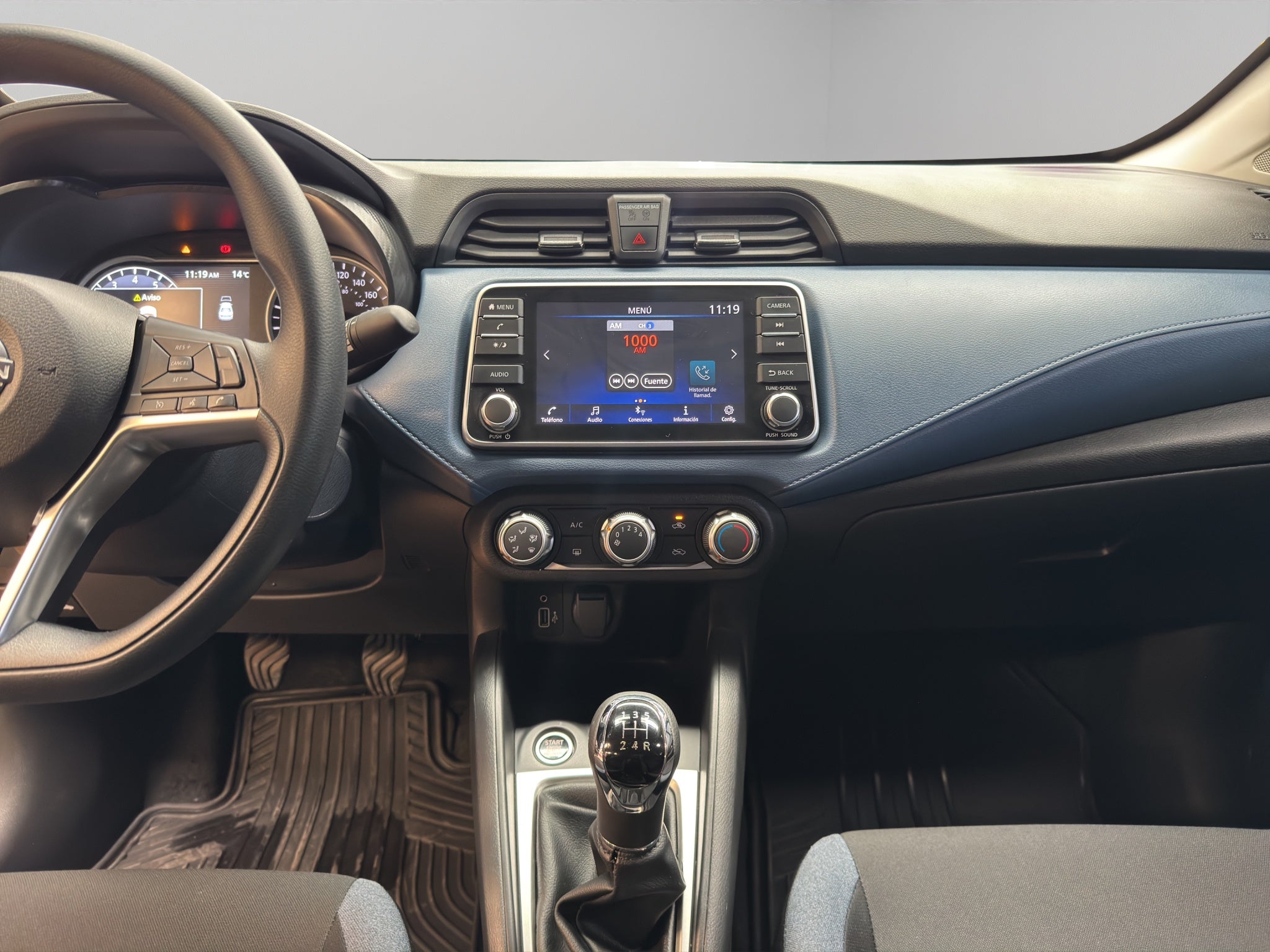 2025 Nissan Versa 4 pts. Advance, TM5, a/ac., f. niebla, RA-16