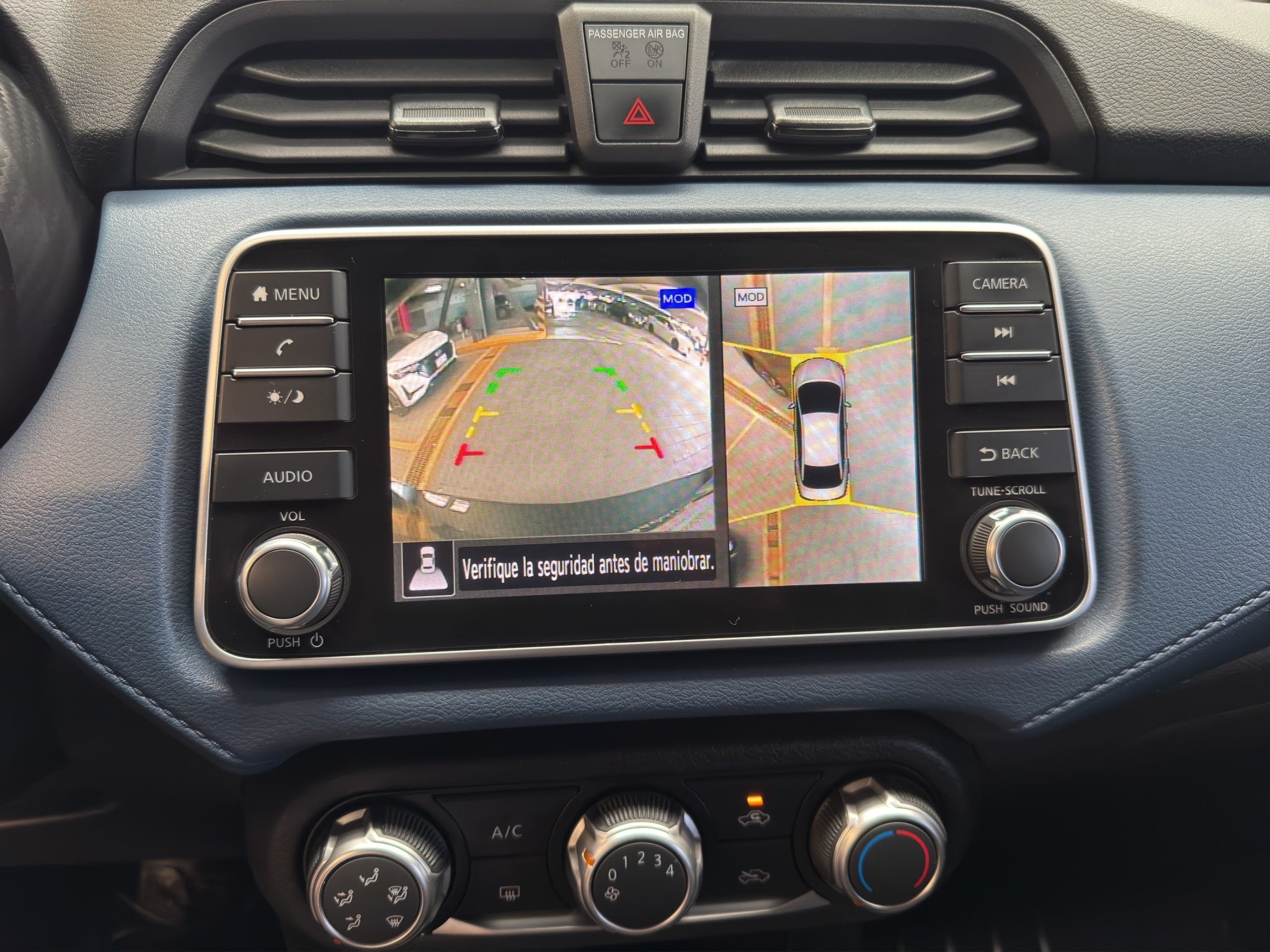 2025 Nissan Versa 4 pts. Advance, TM5, a/ac., f. niebla, RA-16