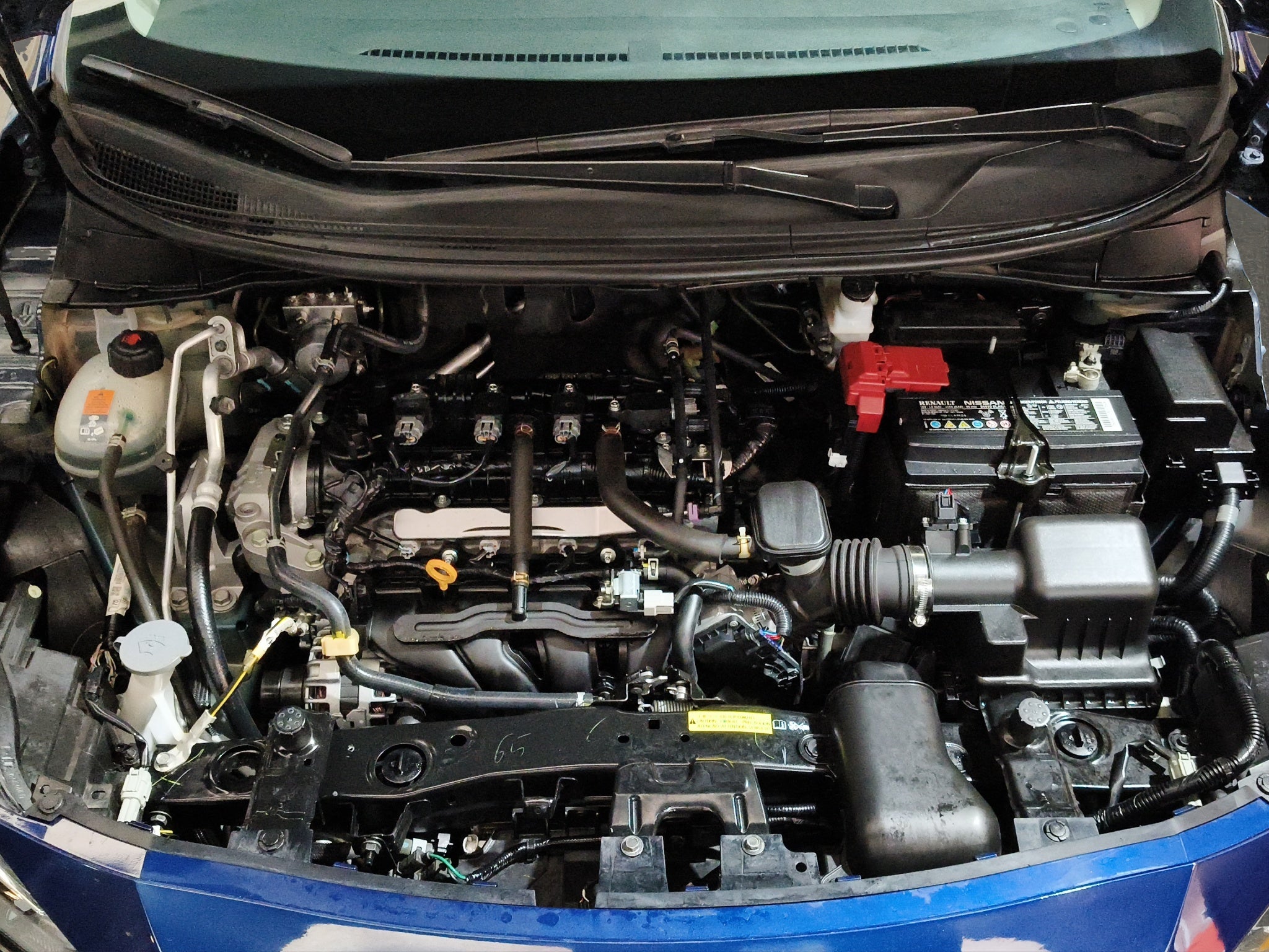 2023 Nissan Versa 4 pts. Advance, CVT, a/ac., f. niebla, RA-16 (cambio de línea)