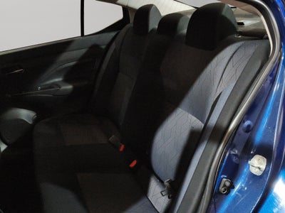 2023 Nissan Versa 4 pts. Advance, CVT, a/ac., f. niebla, RA-16 (cambio de línea)