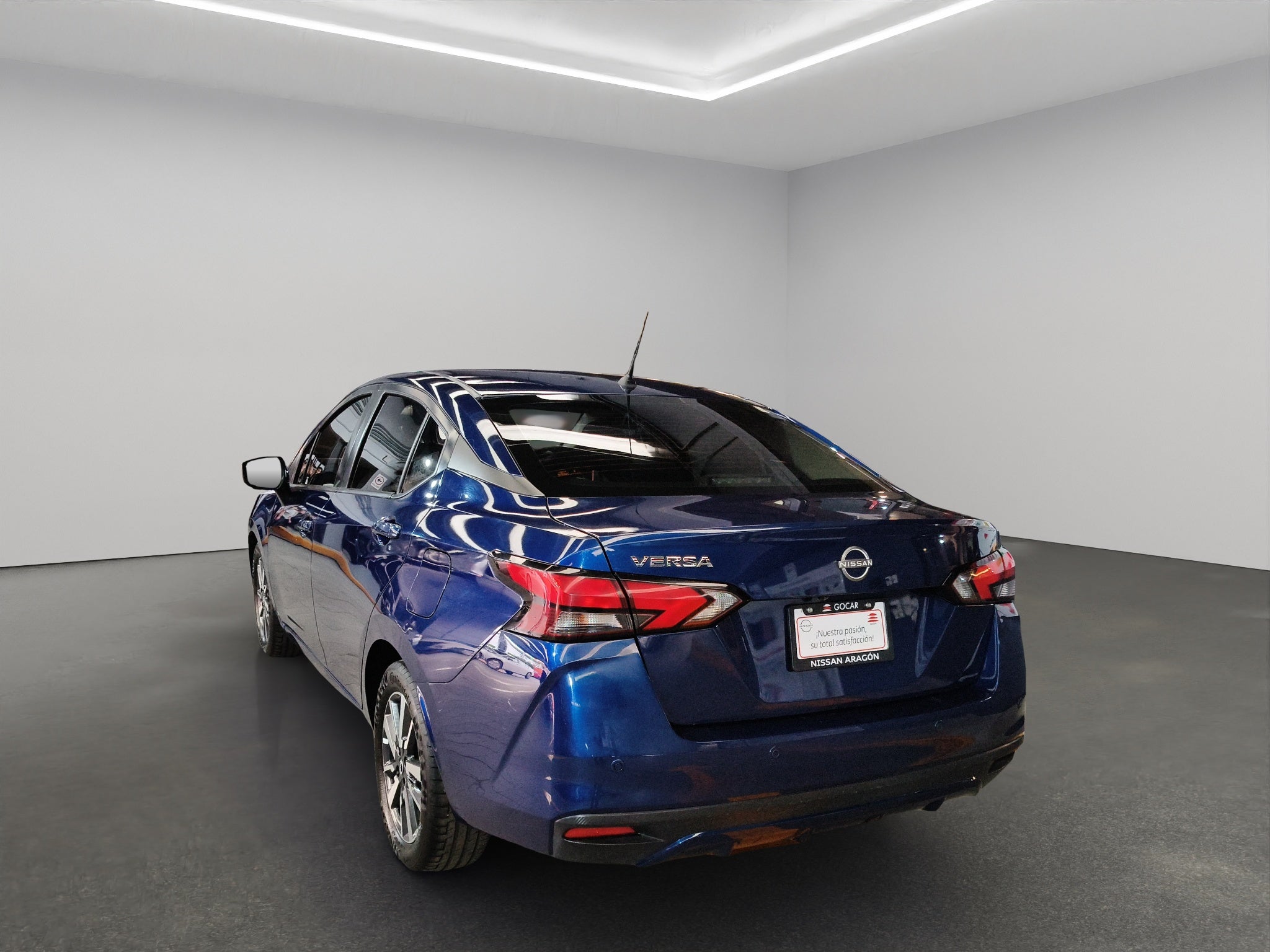 2023 Nissan Versa 4 pts. Advance, CVT, a/ac., f. niebla, RA-16 (cambio de línea)