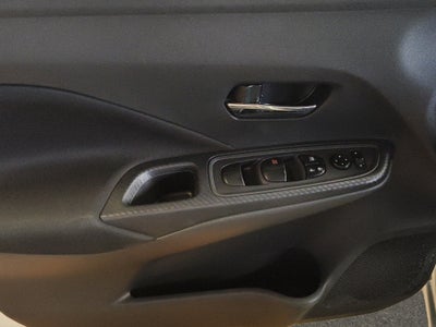 2024 Nissan Versa 4 pts. Advance, CVT, a/ac., f. niebla, RA-16