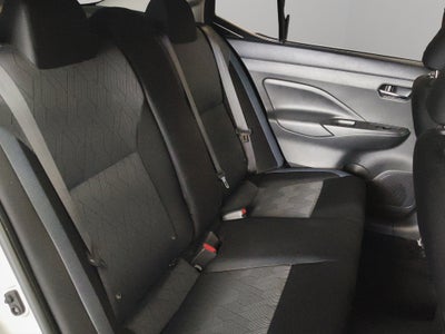 2024 Nissan Versa 4 pts. Advance, CVT, a/ac., f. niebla, RA-16