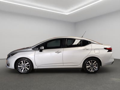 2024 Nissan Versa 4 pts. Advance, CVT, a/ac., f. niebla, RA-16