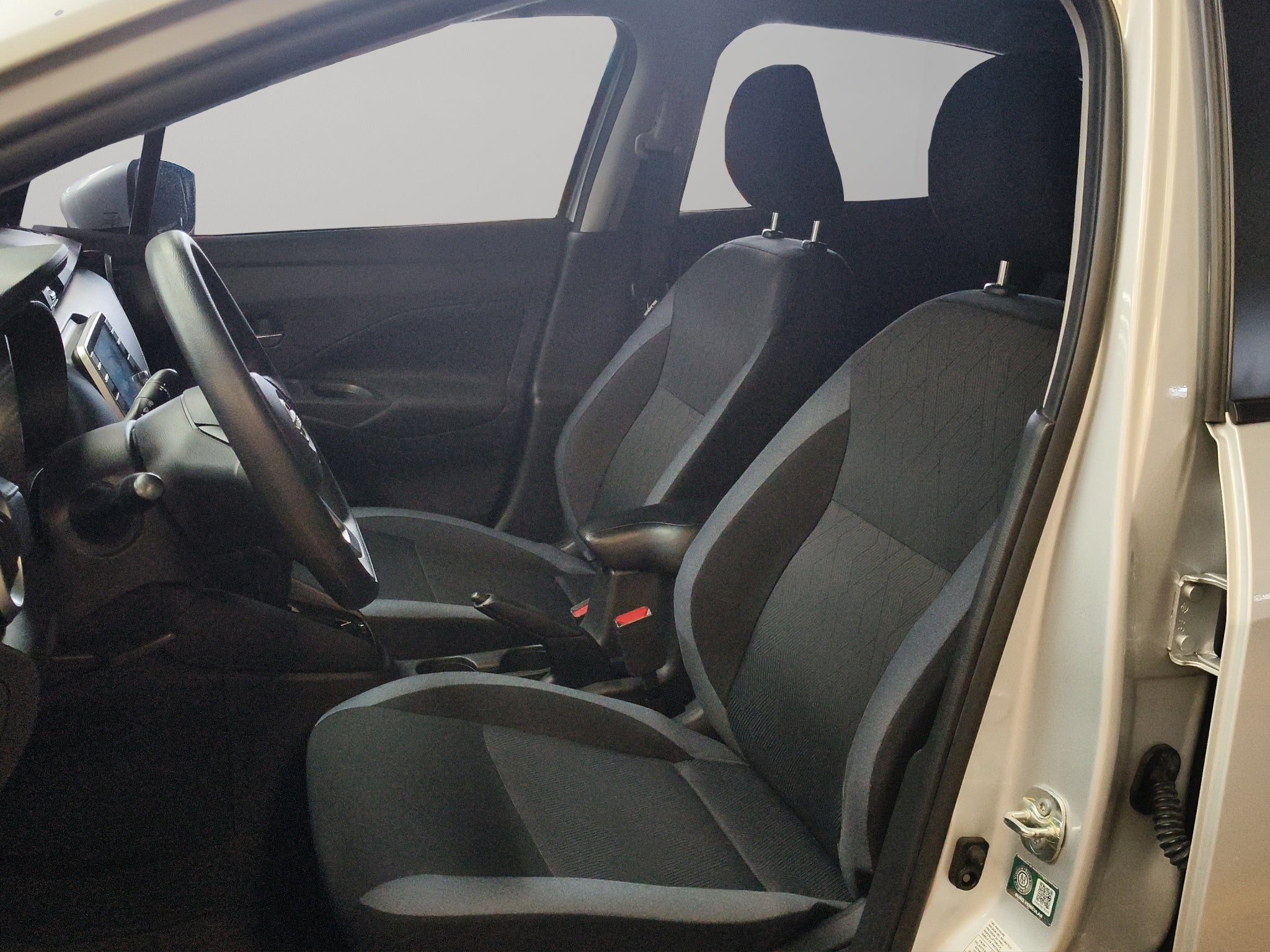 2024 Nissan Versa 4 pts. Advance, CVT, a/ac., f. niebla, RA-16