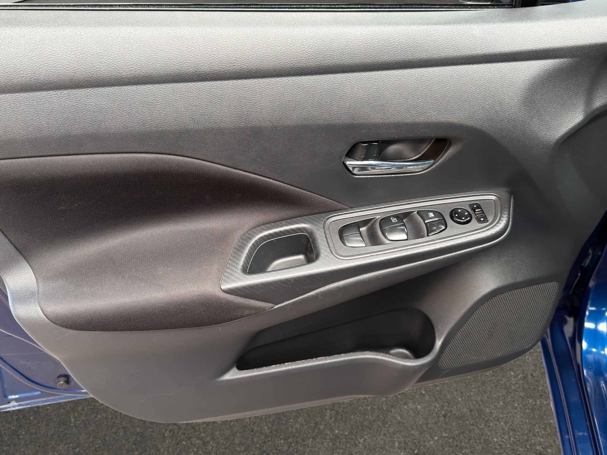 2021 Nissan Versa 4 pts. Advance, TM5, a/ac., VE, f. niebla, RA-16