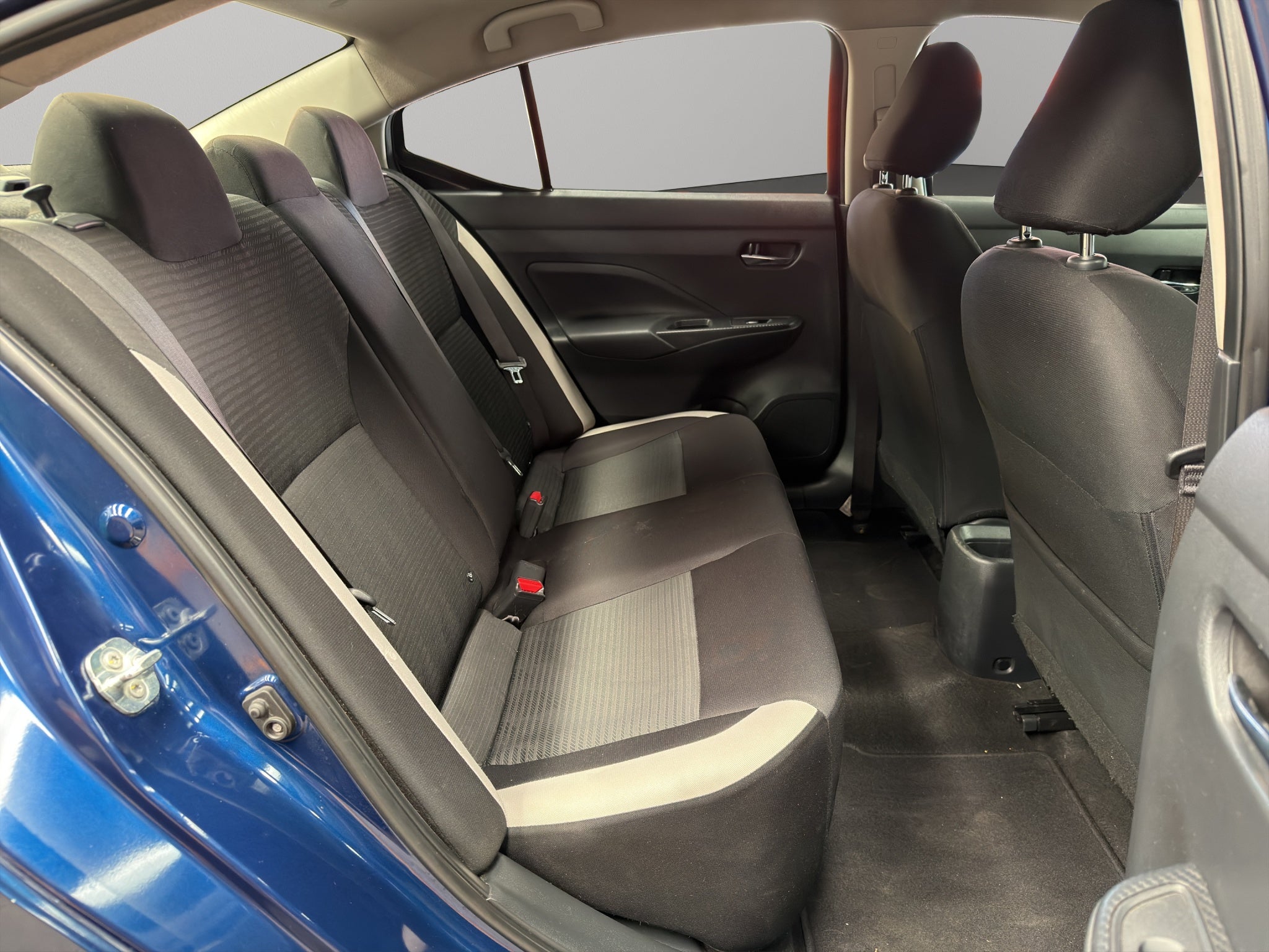 2021 Nissan Versa 4 pts. Advance, TM5, a/ac., VE, f. niebla, RA-16