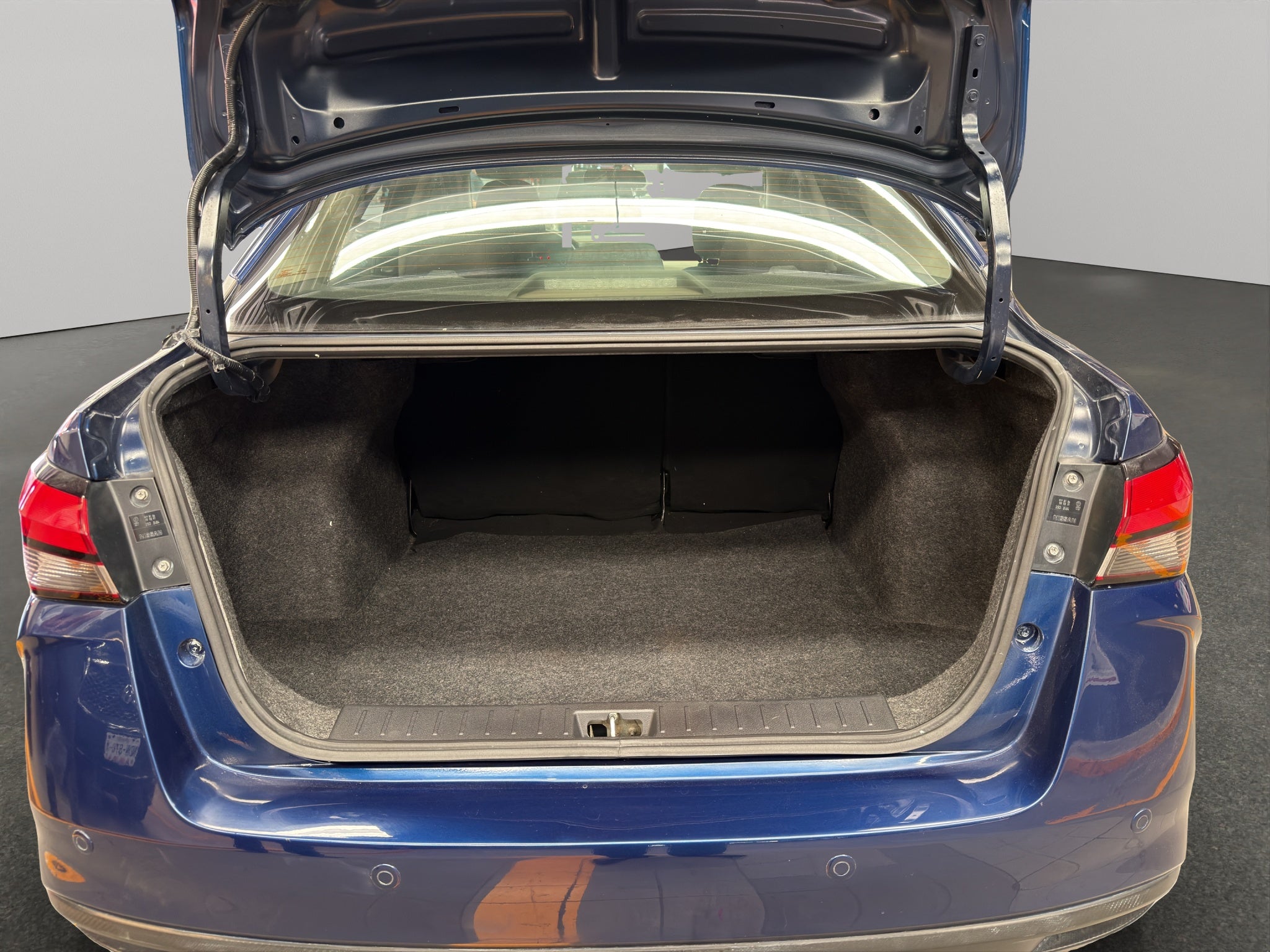 2021 Nissan Versa 4 pts. Advance, TM5, a/ac., VE, f. niebla, RA-16