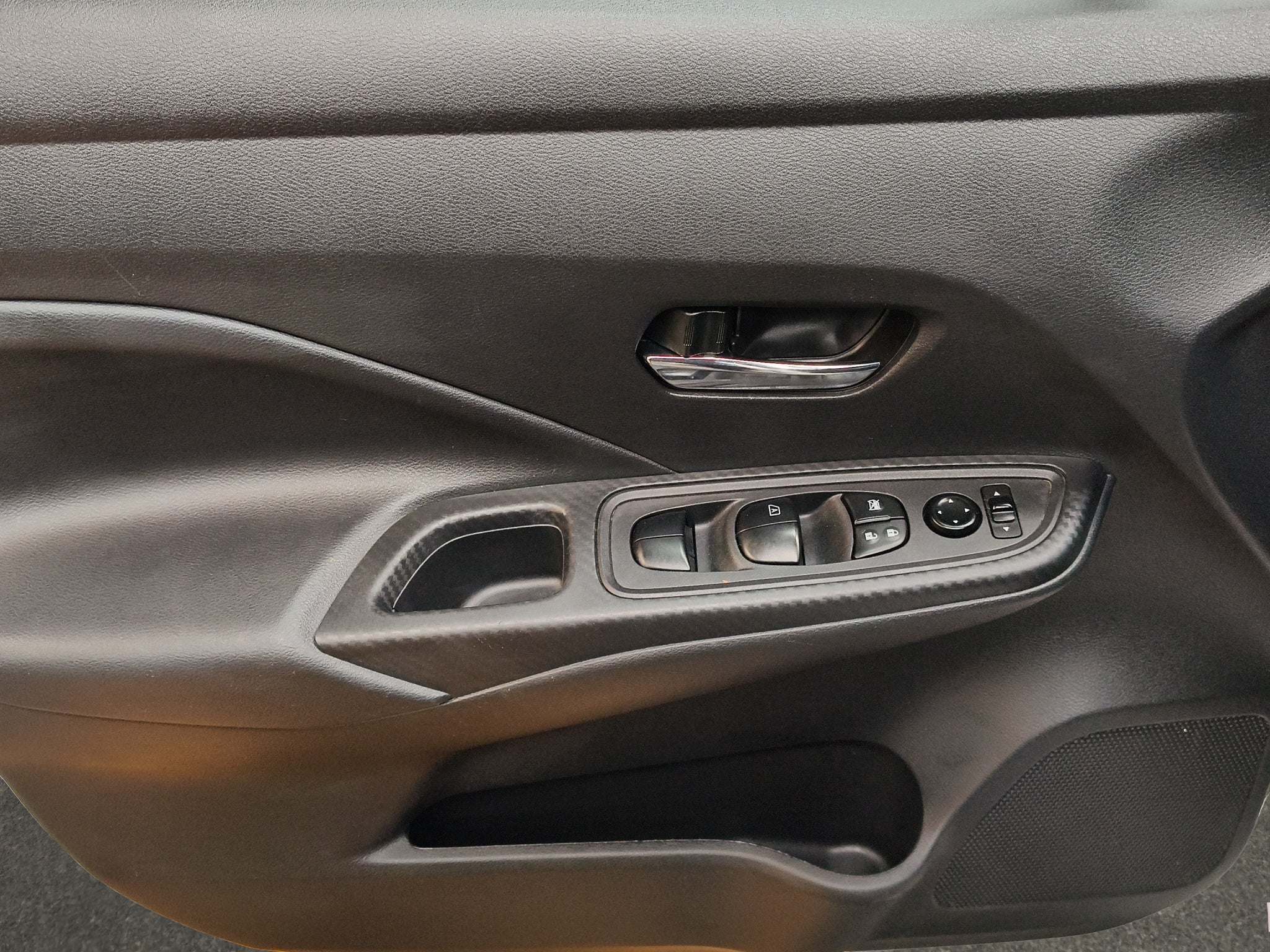 2021 Nissan Versa 4 pts. Sense, TM5, a/ac., VE, R-15