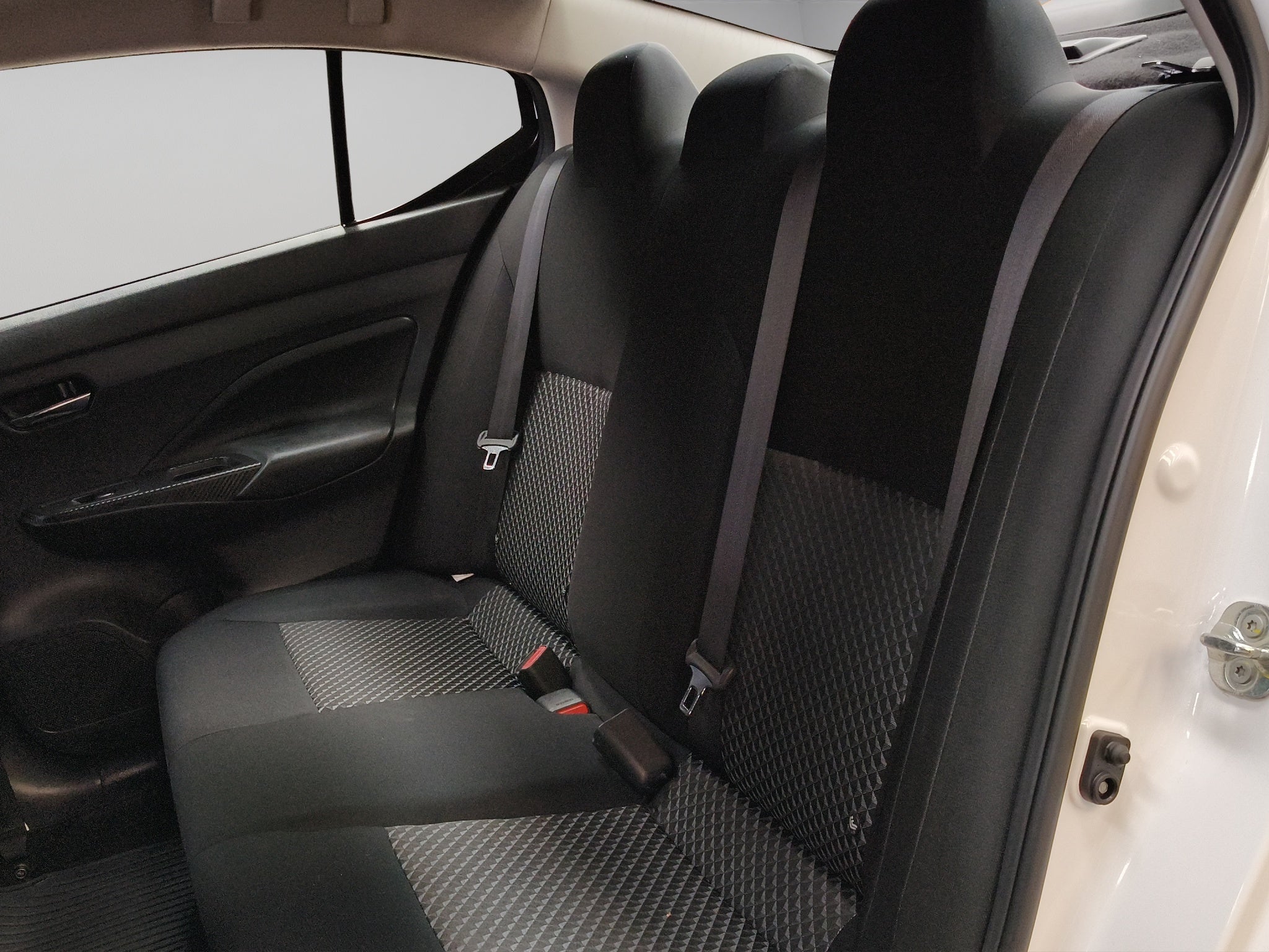 2021 Nissan Versa 4 pts. Sense, TM5, a/ac., VE, R-15