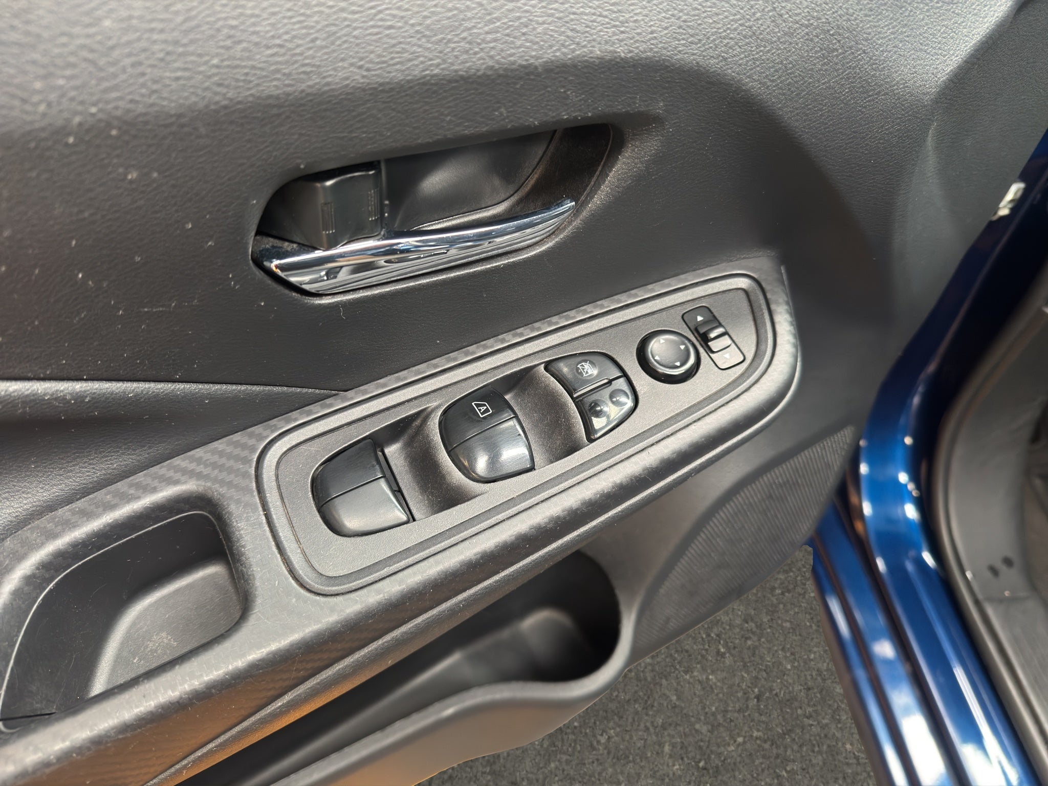 2021 Nissan Versa 4 pts. Sense, CVT, a/ac., VE, R-15