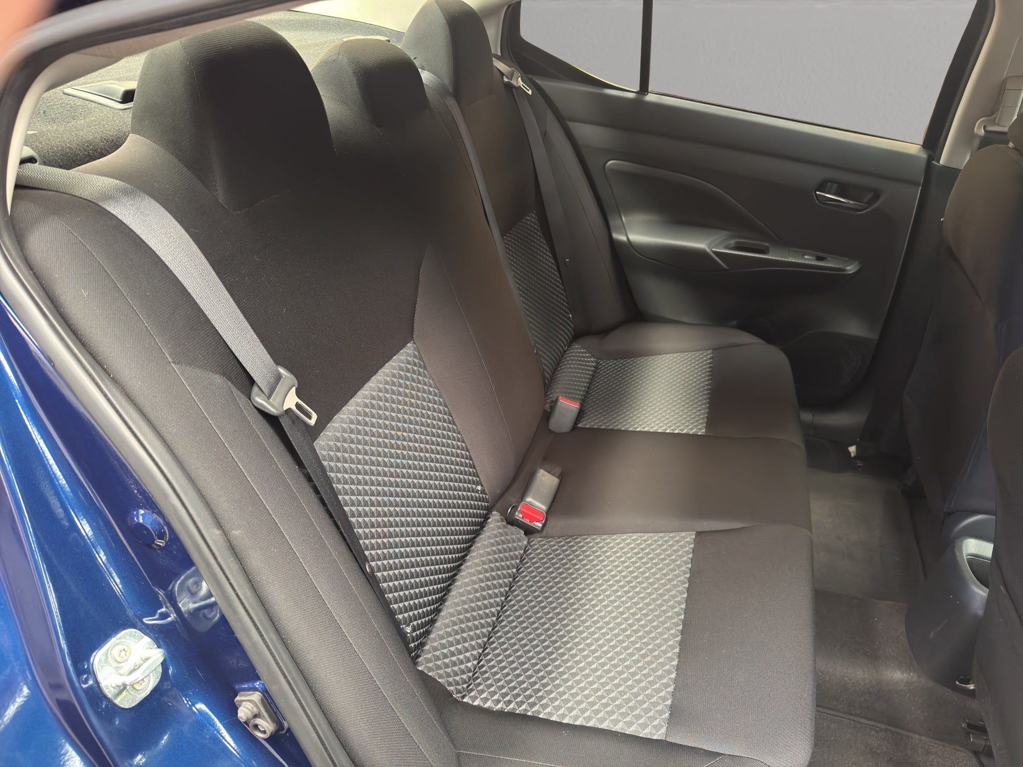 2021 Nissan Versa 4 pts. Sense, CVT, a/ac., VE, R-15