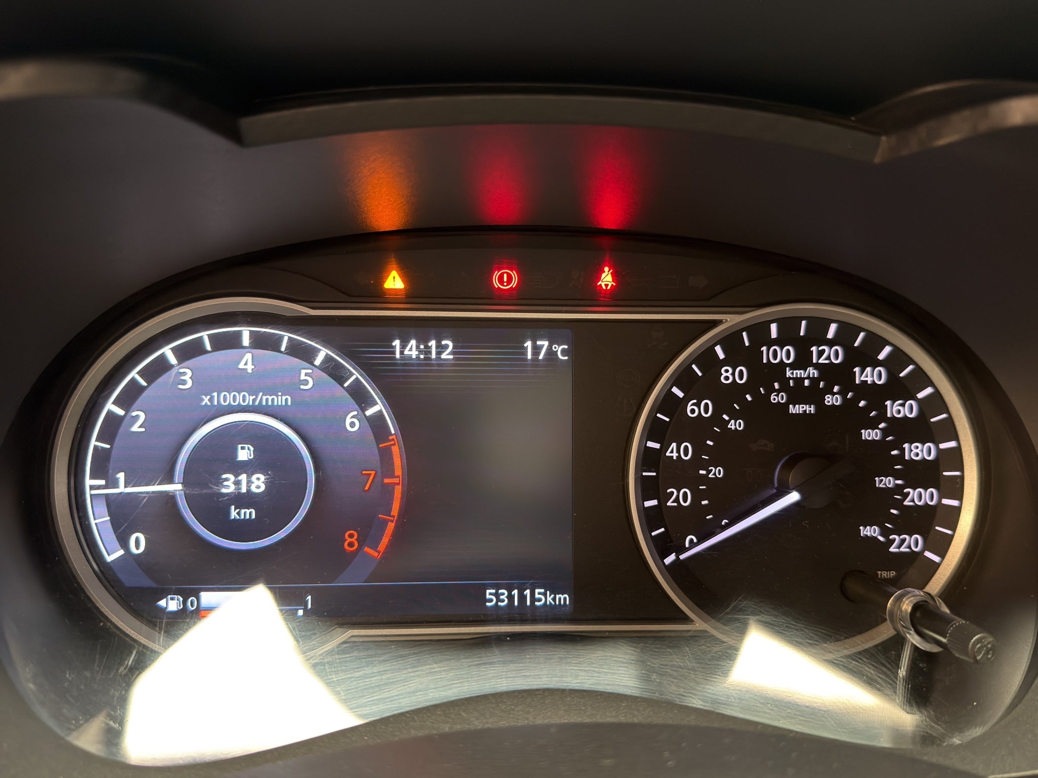 2022 Nissan Versa 4 pts. Advance, TM5, a/ac., VE, f. niebla, RA-16 (línea anterior)