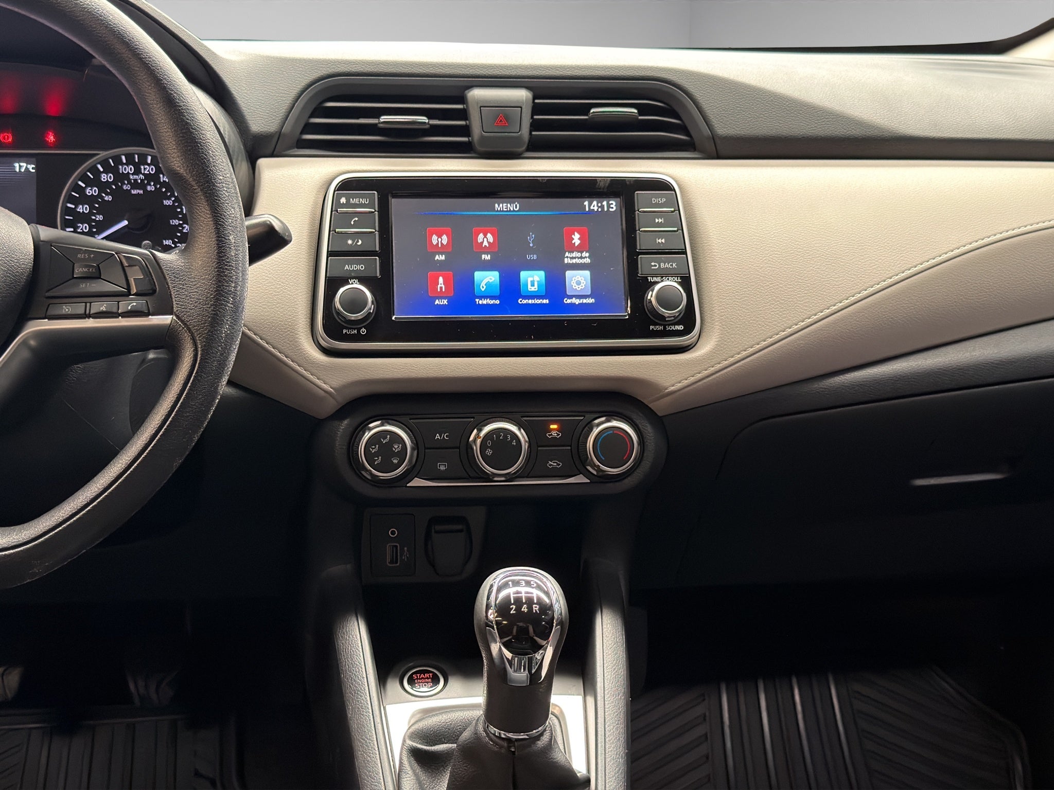 2022 Nissan Versa 4 pts. Advance, TM5, a/ac., VE, f. niebla, RA-16 (línea anterior)