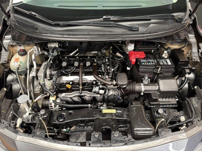 2022 Nissan Versa 4 pts. Advance, TM5, a/ac., VE, f. niebla, RA-16 (línea anterior)