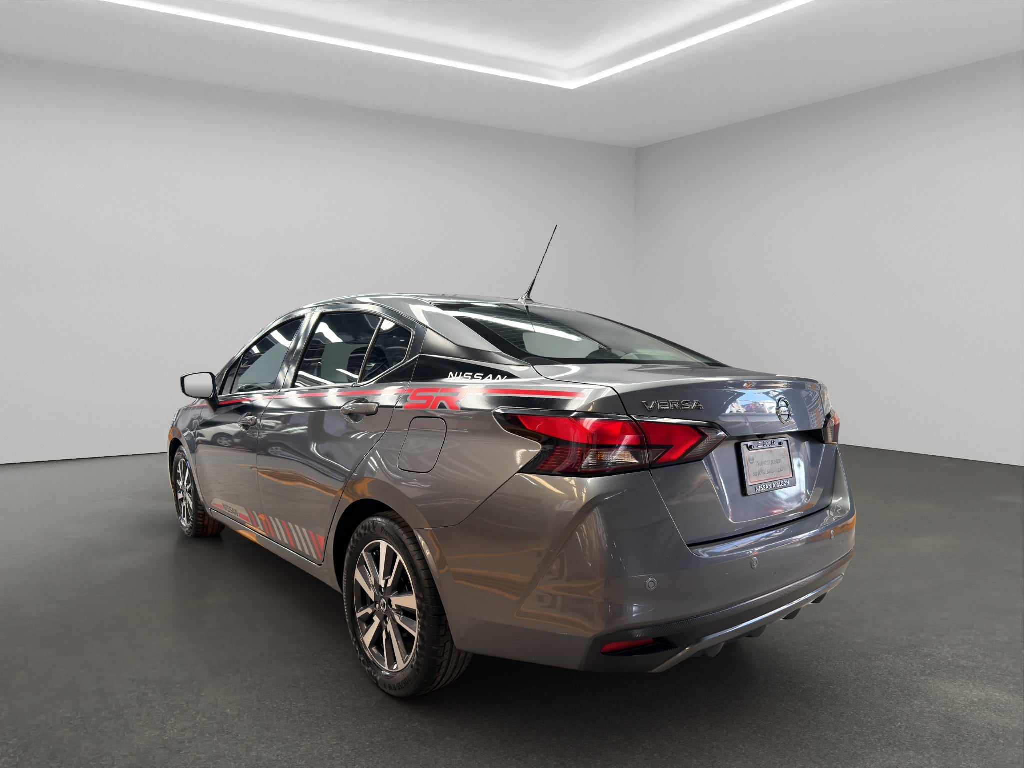 2022 Nissan Versa 4 pts. Advance, TM5, a/ac., VE, f. niebla, RA-16 (línea anterior)
