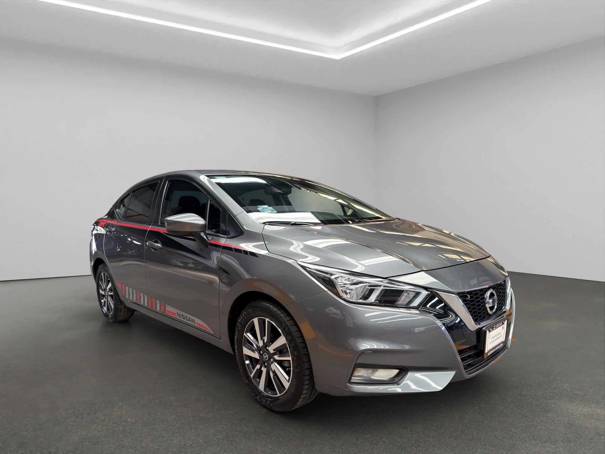 2022 Nissan Versa 4 pts. Advance, TM5, a/ac., VE, f. niebla, RA-16 (línea anterior)