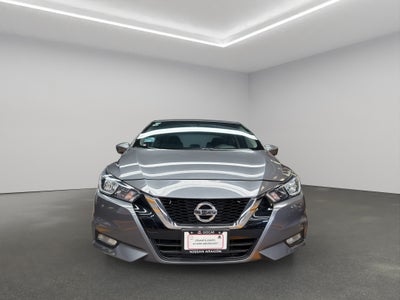 2022 Nissan Versa 4 pts. Advance, TM5, a/ac., VE, f. niebla, RA-16 (línea anterior)