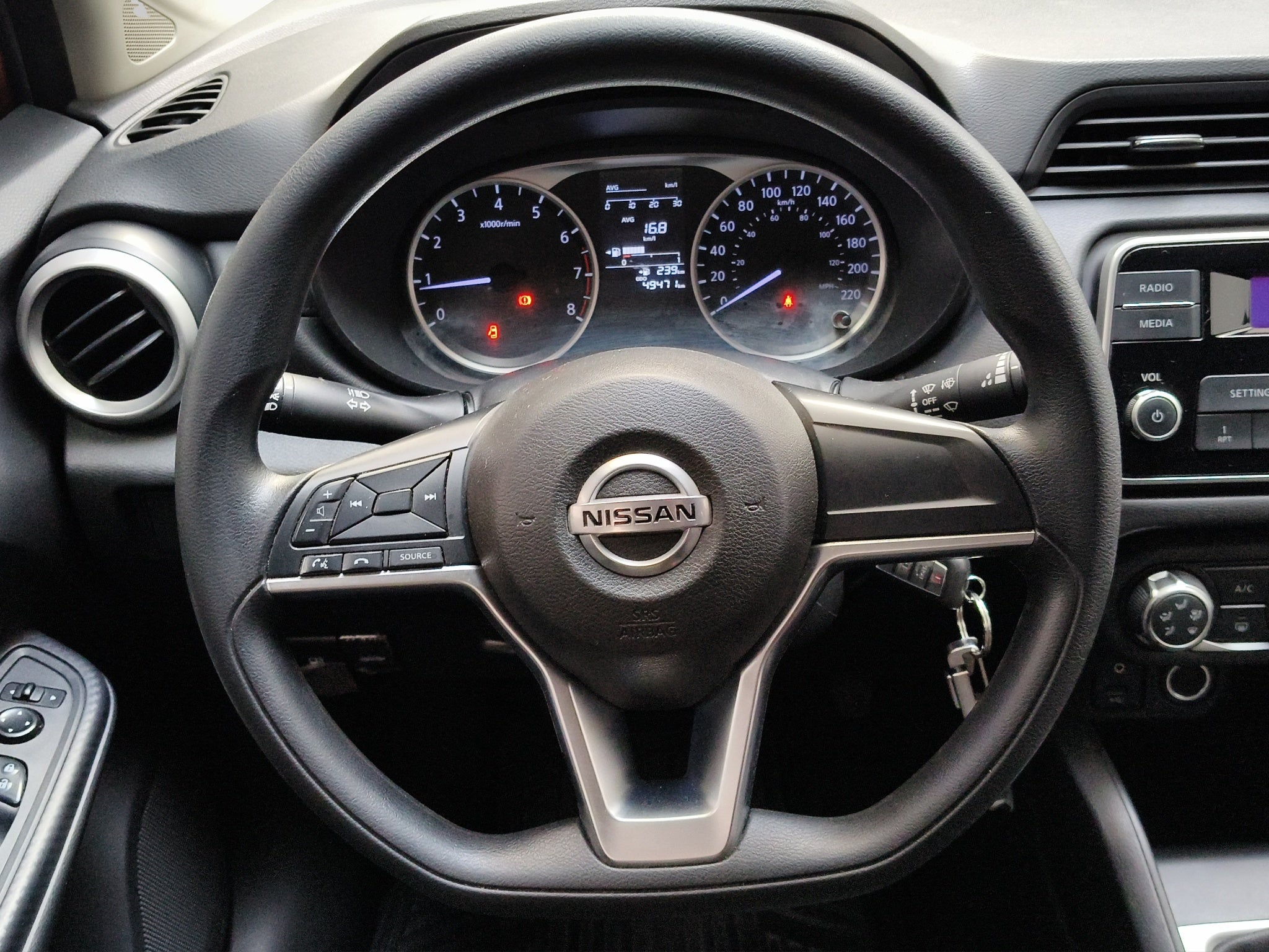 2022 Nissan Versa 4 pts. Sense, TM5, a/ac., VE, R-15 (línea anterior)