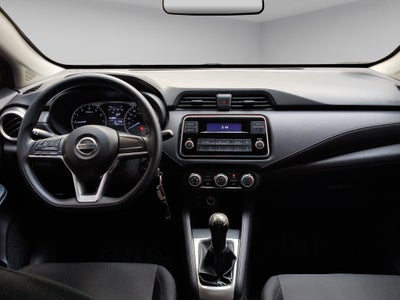 2022 Nissan Versa 4 pts. Sense, TM5, a/ac., VE, R-15 (línea anterior)