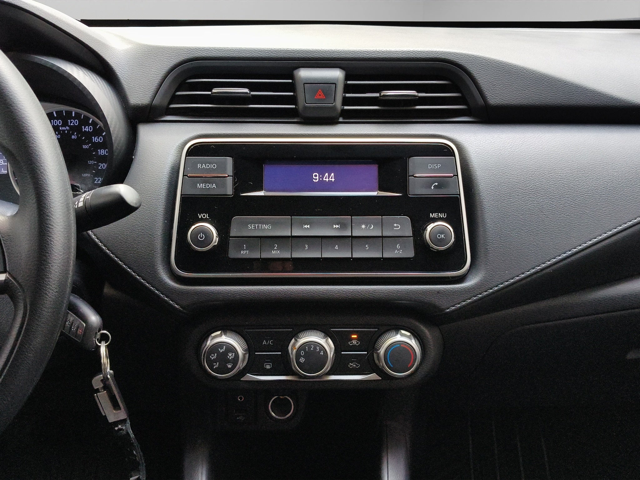 2022 Nissan Versa 4 pts. Sense, TM5, a/ac., VE, R-15 (línea anterior)
