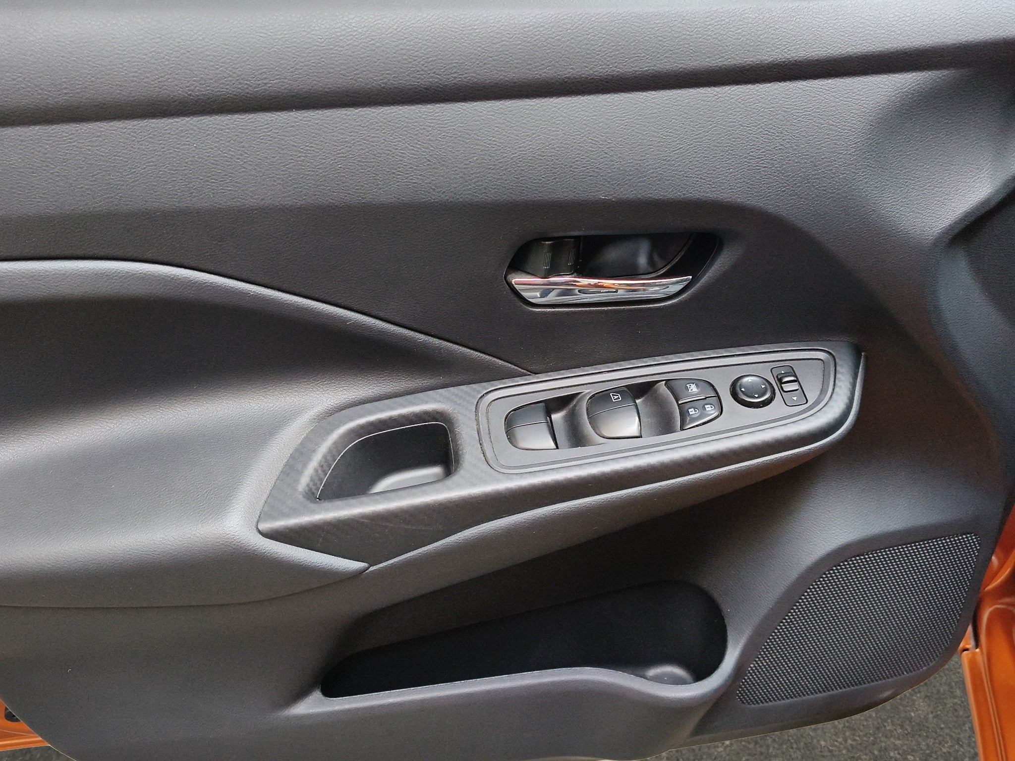 2022 Nissan Versa 4 pts. Sense, TM5, a/ac., VE, R-15 (línea anterior)