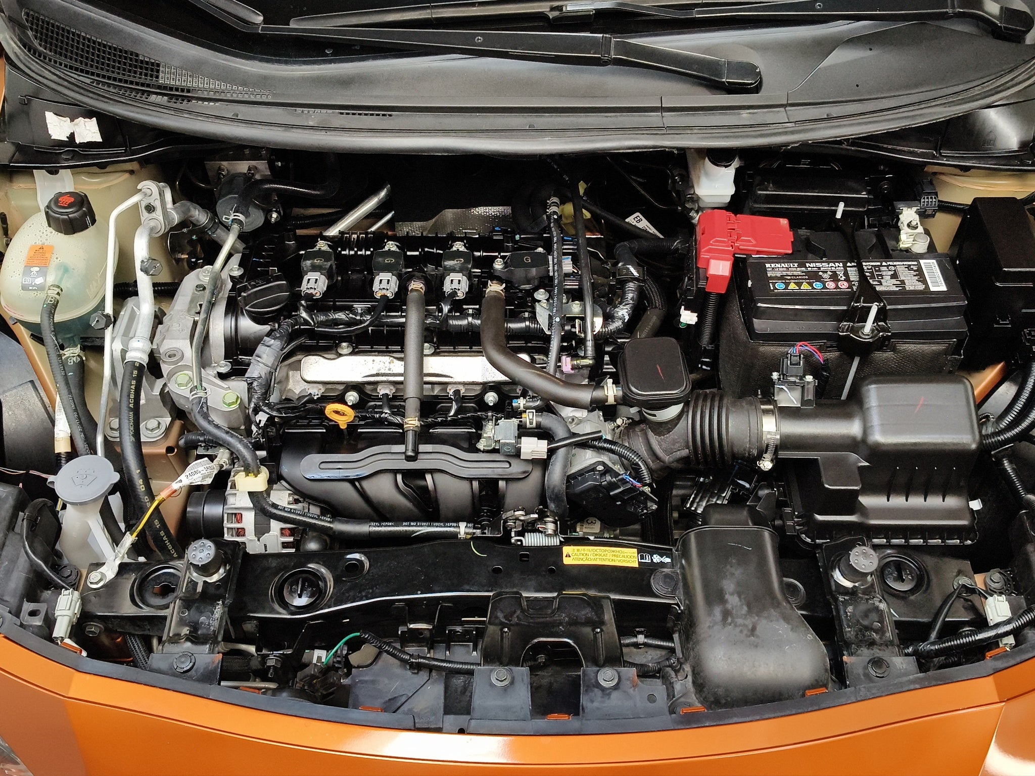 2022 Nissan Versa 4 pts. Sense, TM5, a/ac., VE, R-15 (línea anterior)