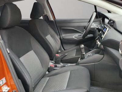 2022 Nissan Versa 4 pts. Sense, TM5, a/ac., VE, R-15 (línea anterior)
