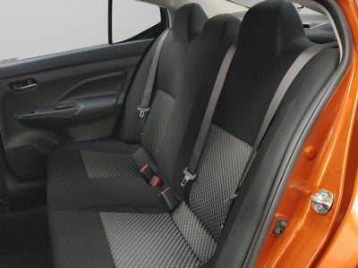2022 Nissan Versa 4 pts. Sense, TM5, a/ac., VE, R-15 (línea anterior)