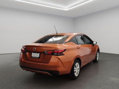 2022 Nissan Versa 4 pts. Sense, TM5, a/ac., VE, R-15 (línea anterior)