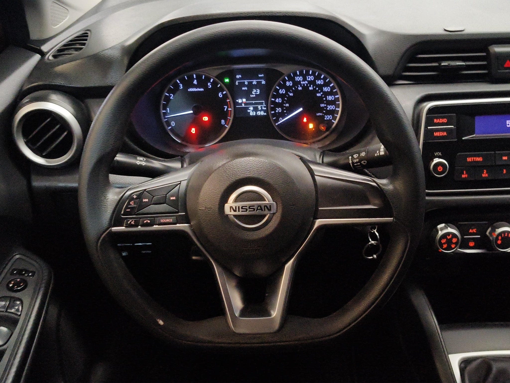 2022 Nissan Versa 4 pts. Sense, TM5, a/ac., VE, R-15 (línea anterior)
