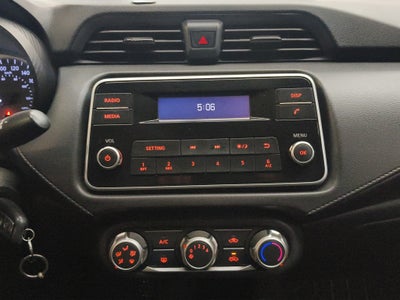 2022 Nissan Versa 4 pts. Sense, TM5, a/ac., VE, R-15 (línea anterior)