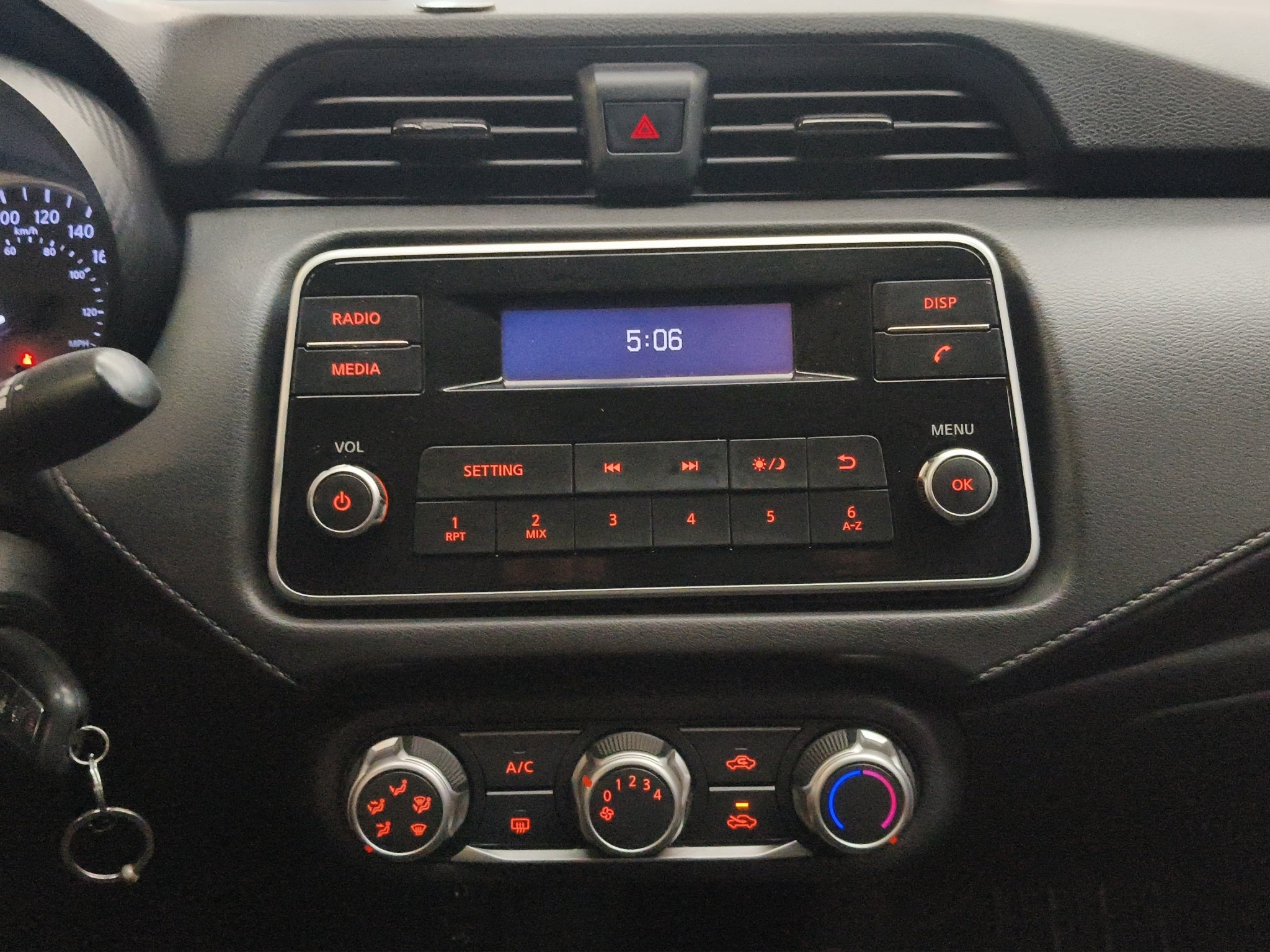 2022 Nissan Versa 4 pts. Sense, TM5, a/ac., VE, R-15 (línea anterior)