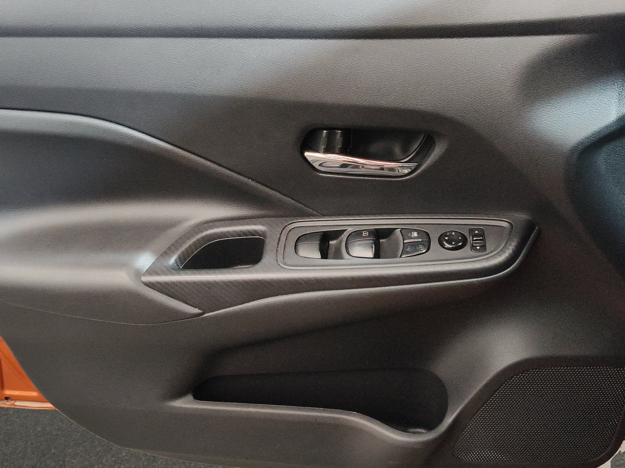 2022 Nissan Versa 4 pts. Sense, TM5, a/ac., VE, R-15 (línea anterior)