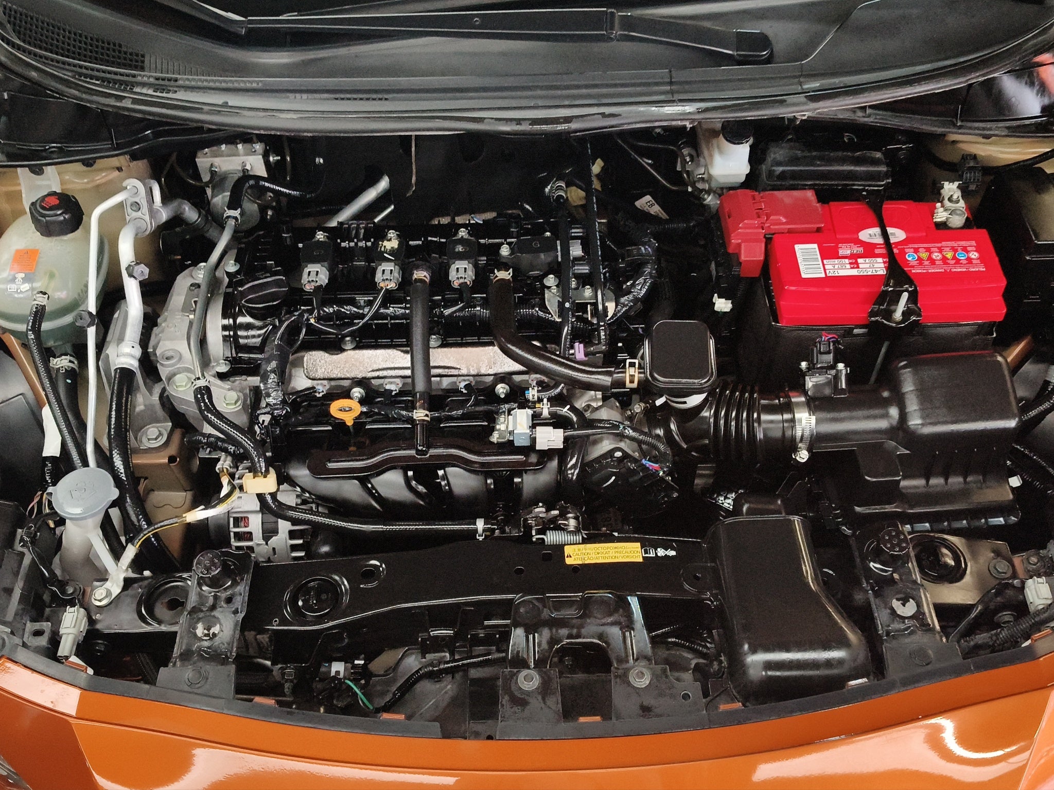 2022 Nissan Versa 4 pts. Sense, TM5, a/ac., VE, R-15 (línea anterior)