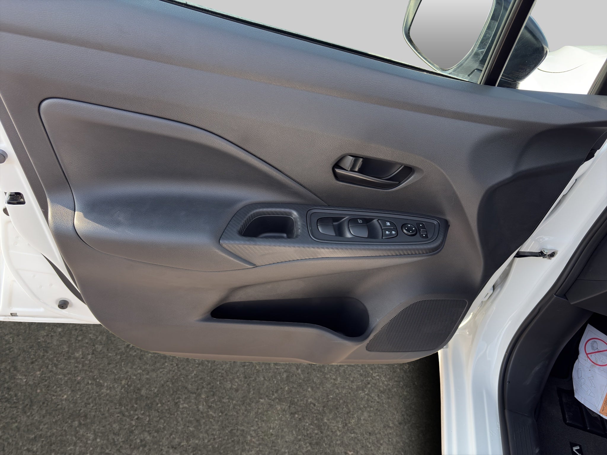 2024 Nissan Versa 4 pts. Sense, CVT, a/ac., R-15