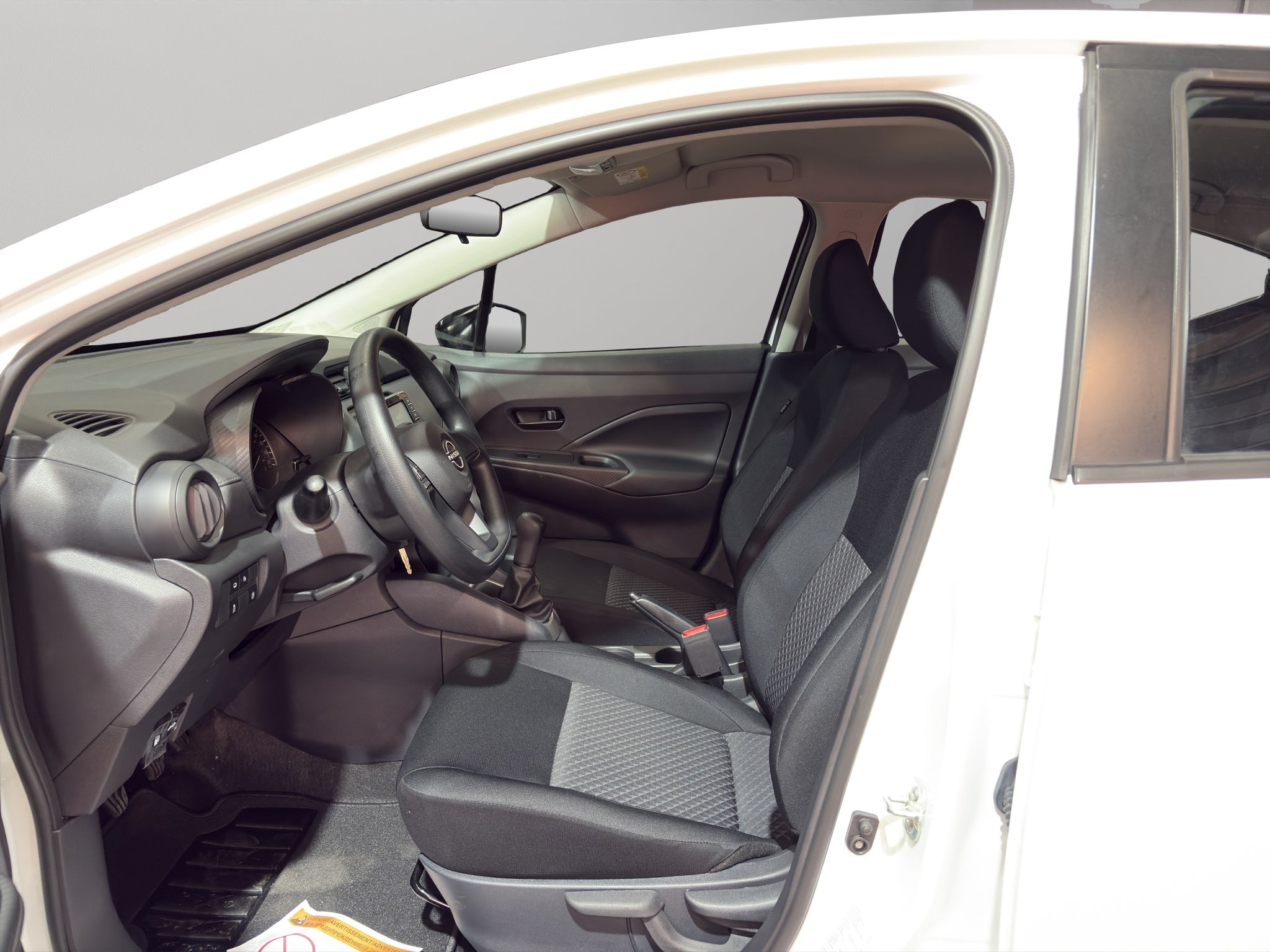 2024 Nissan Versa 4 pts. Sense, TM5, a/ac., R-15