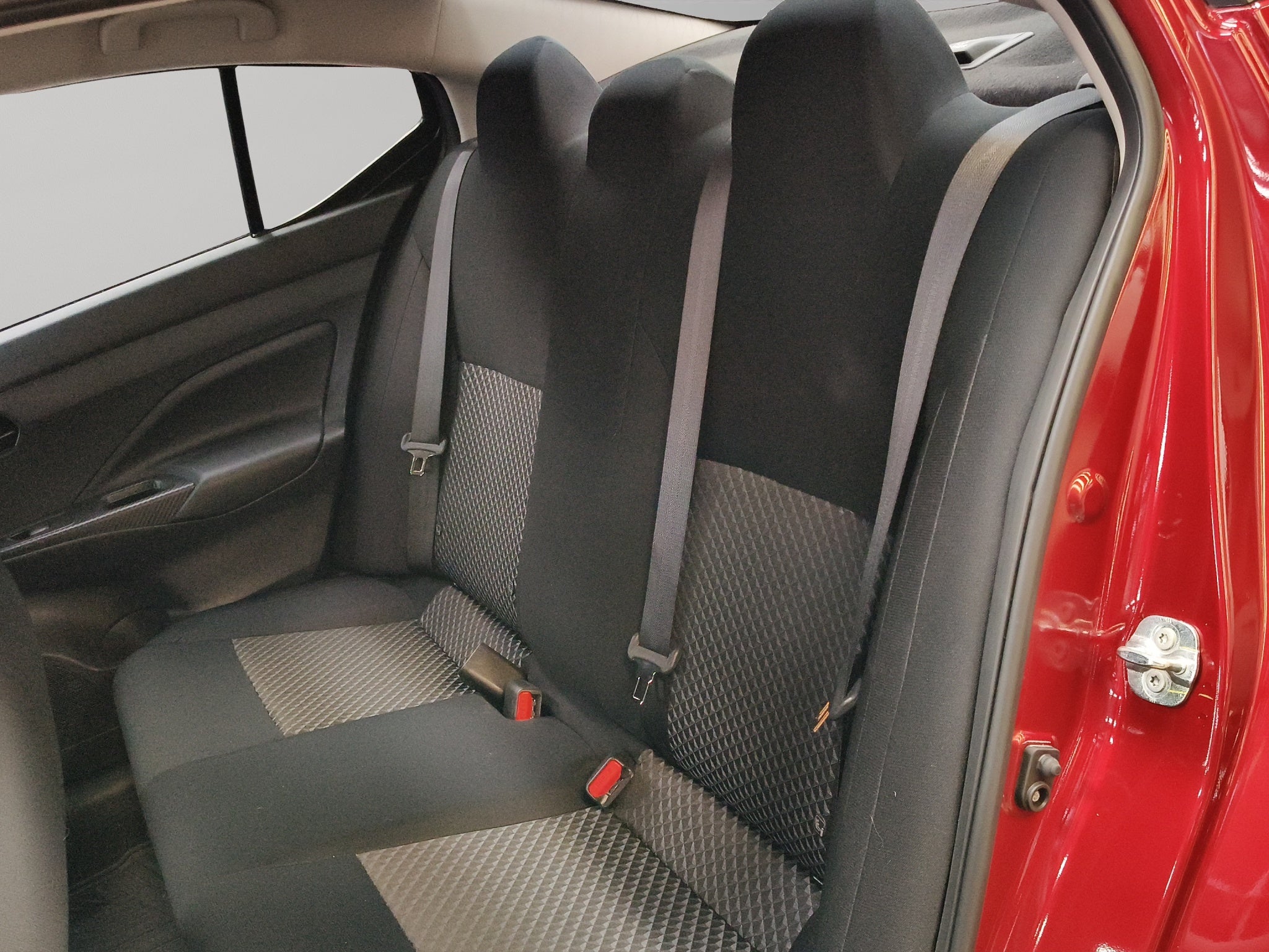 2024 Nissan Versa 4 pts. Sense, CVT, a/ac., R-15