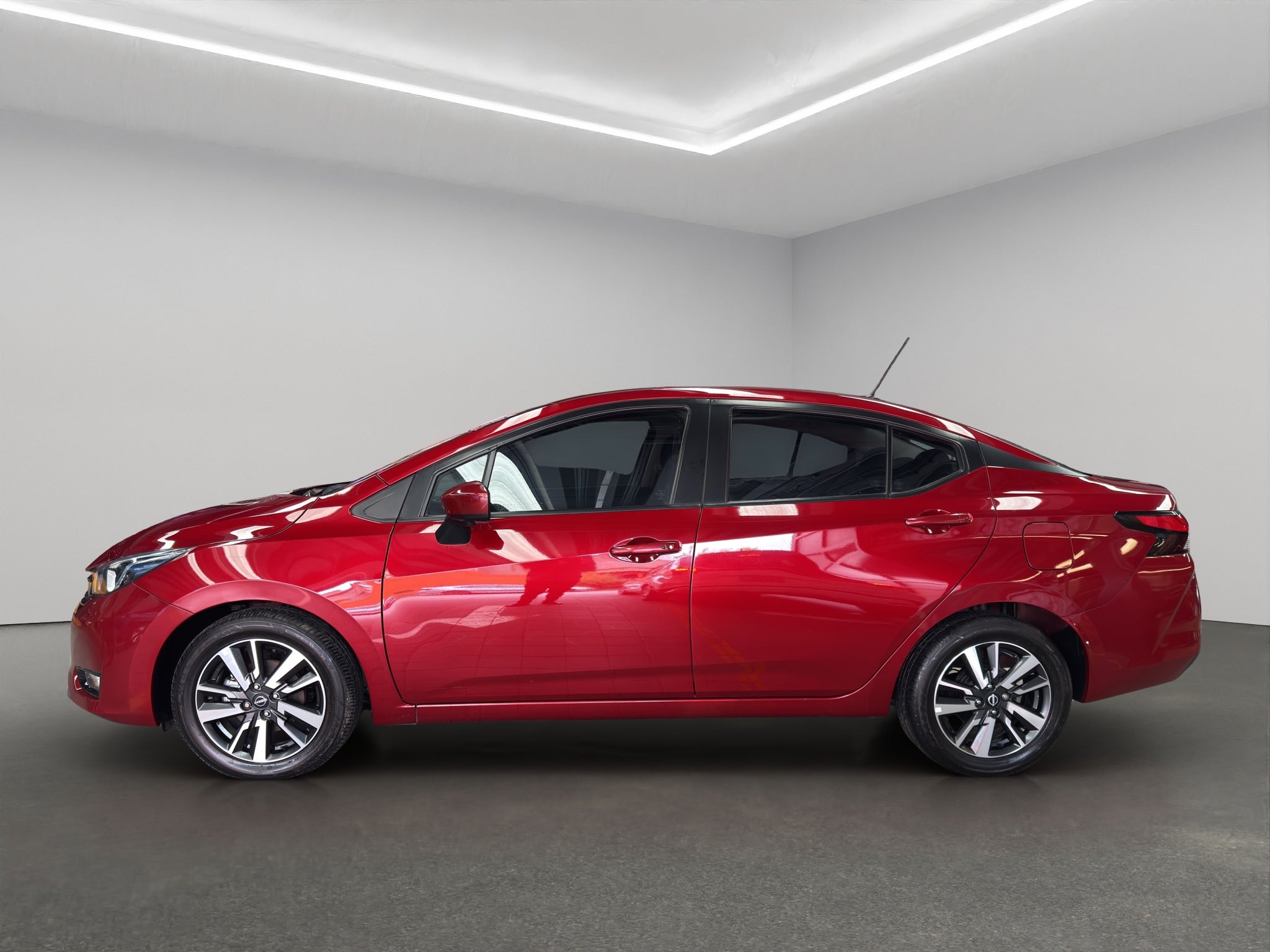 2024 Nissan Versa 4 pts. Advance, CVT, a/ac., f. niebla, RA-16