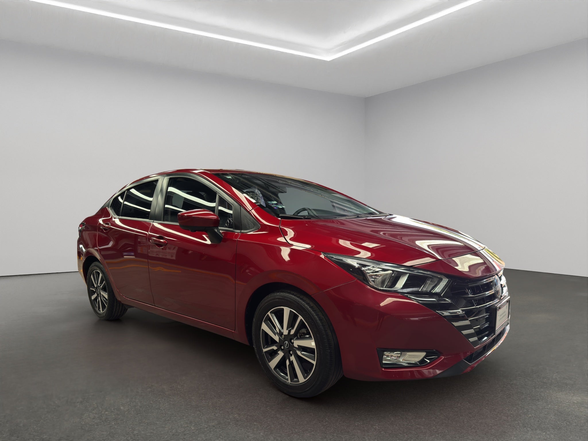 2024 Nissan Versa 4 pts. Advance, CVT, a/ac., f. niebla, RA-16