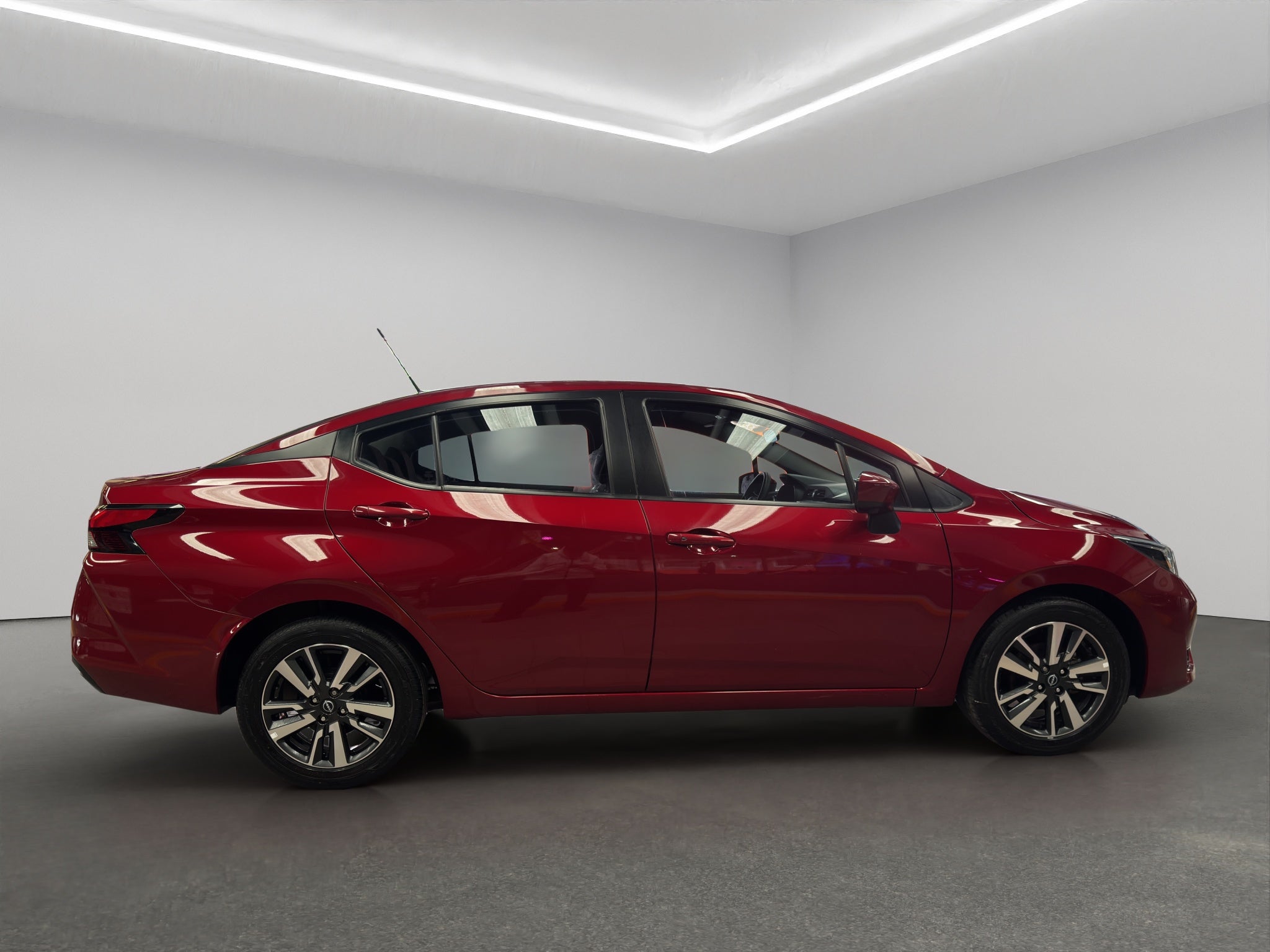 2024 Nissan Versa 4 pts. Advance, CVT, a/ac., f. niebla, RA-16