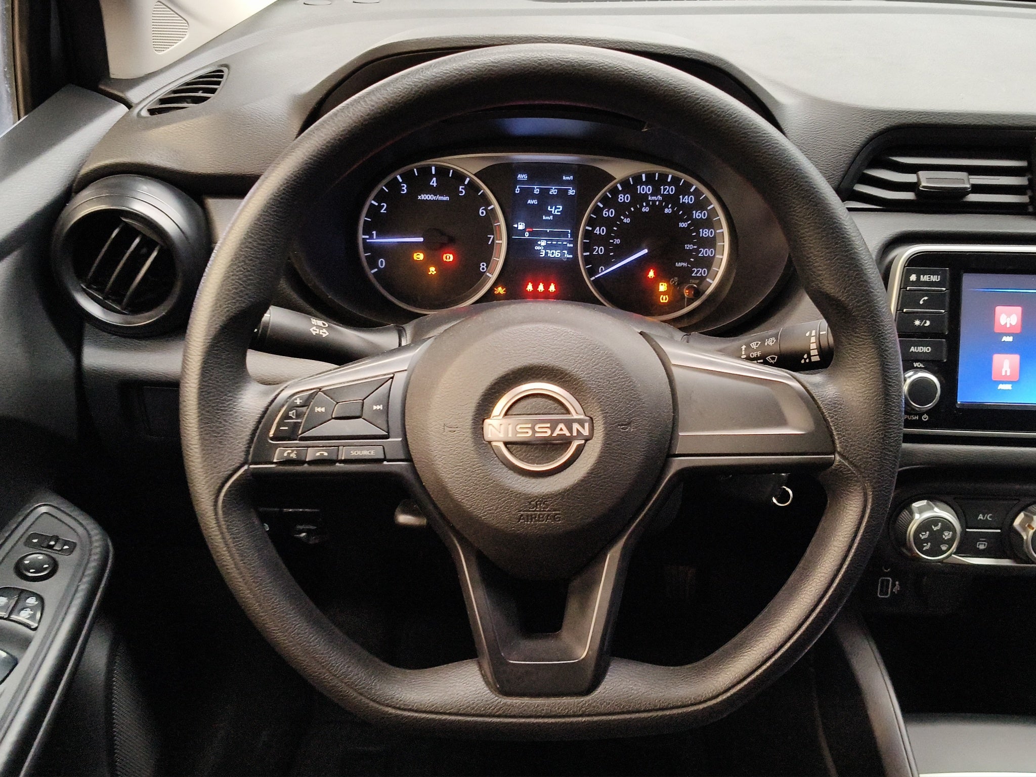 2025 Nissan Versa 4 pts. Sense, TM5, a/ac., R-15 (línea anterior)