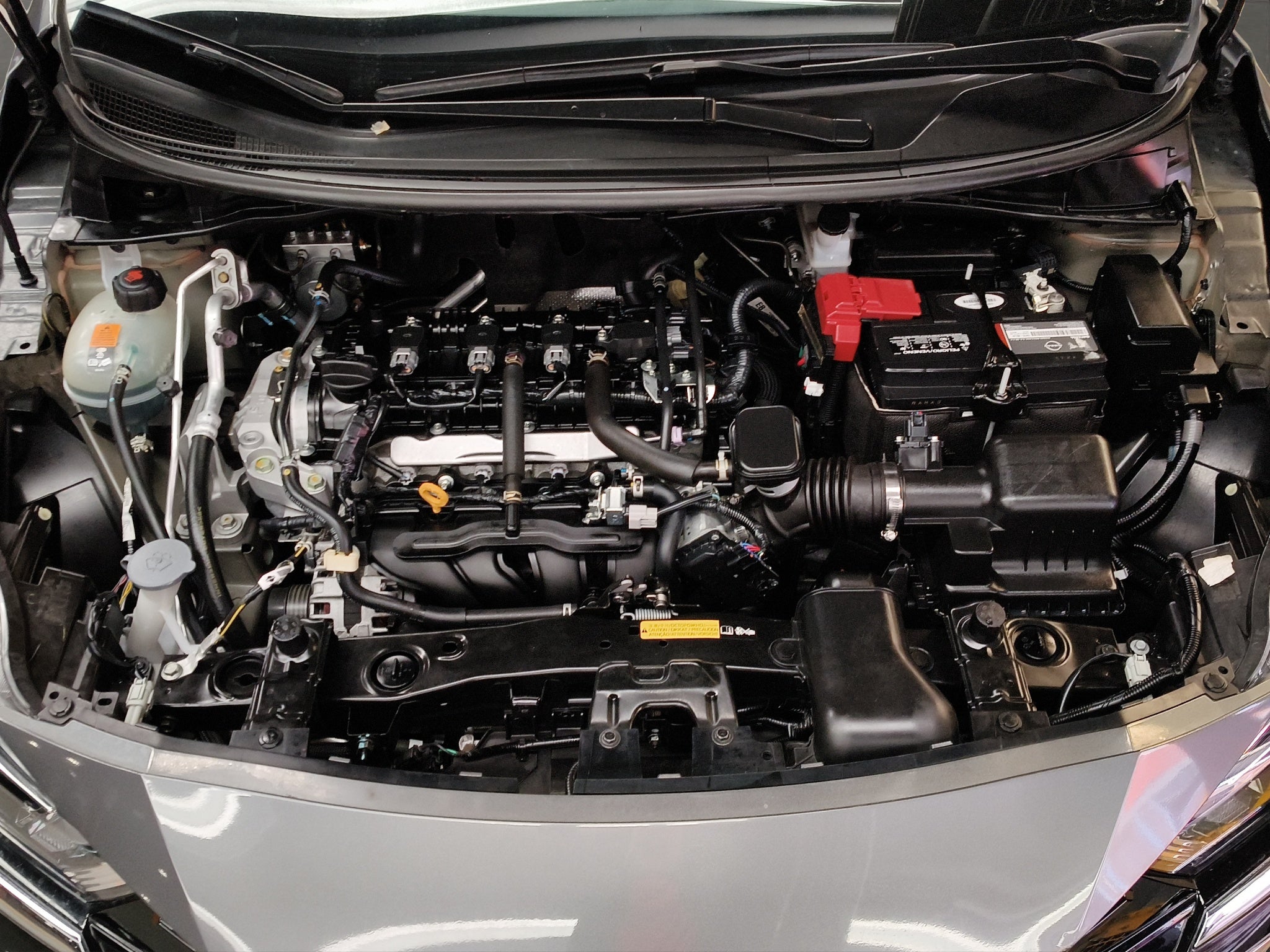 2025 Nissan Versa 4 pts. Sense, TM5, a/ac., R-15 (línea anterior)