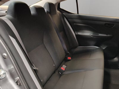 2025 Nissan Versa 4 pts. Sense, TM5, a/ac., R-15 (línea anterior)