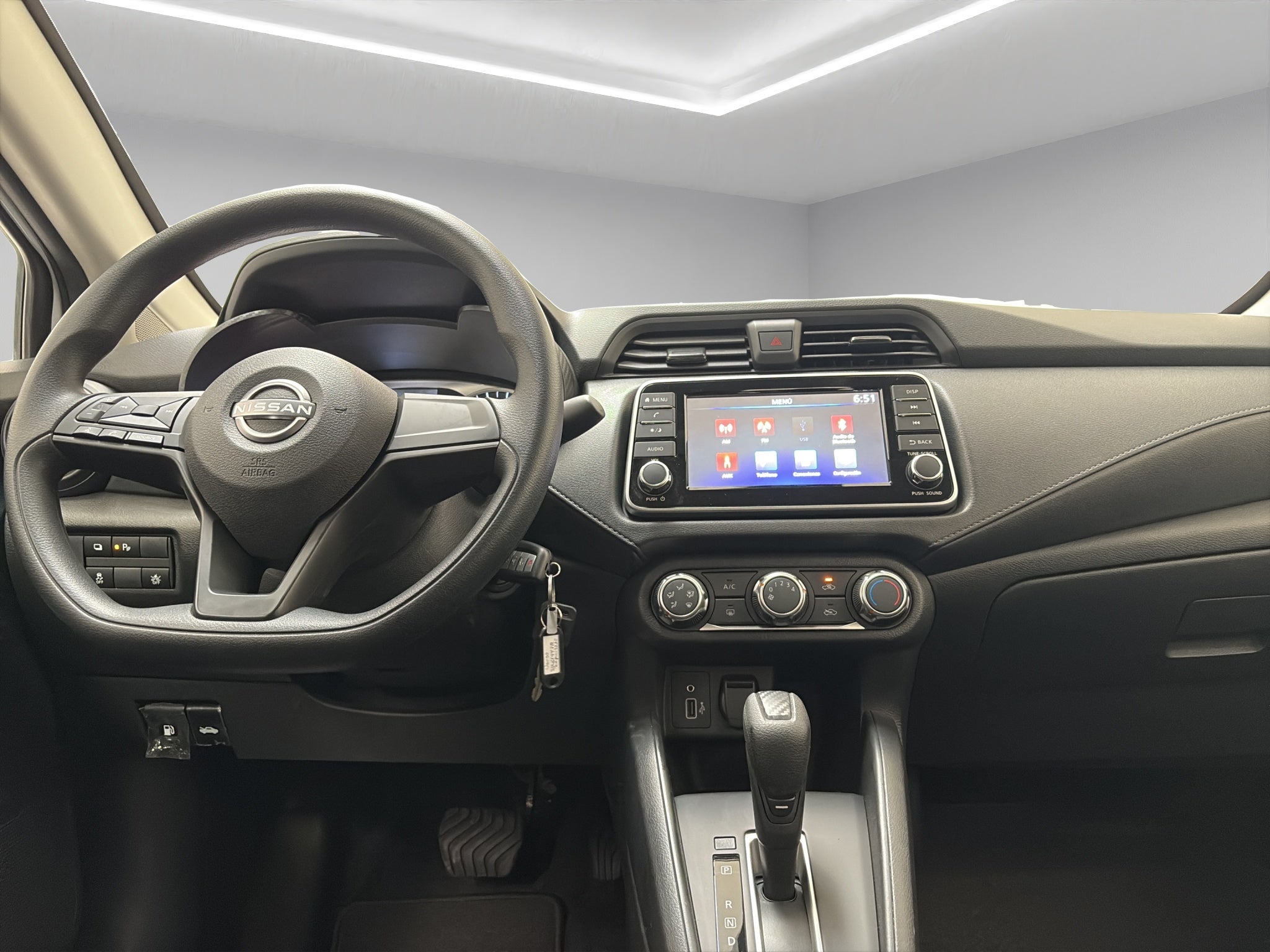 2024 Nissan Versa 4 pts. Sense, CVT, a/ac., R-15