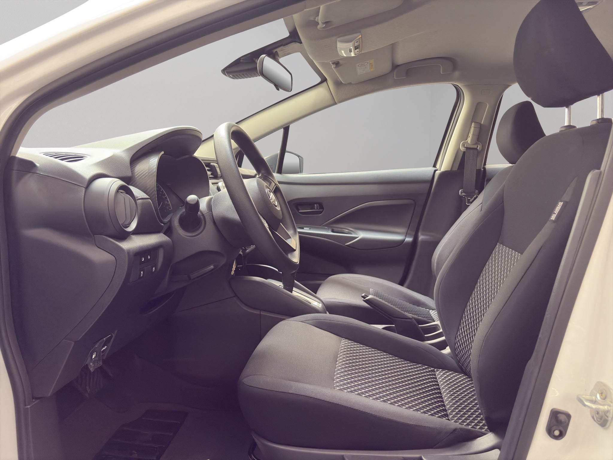 2024 Nissan Versa 4 pts. Sense, CVT, a/ac., R-15