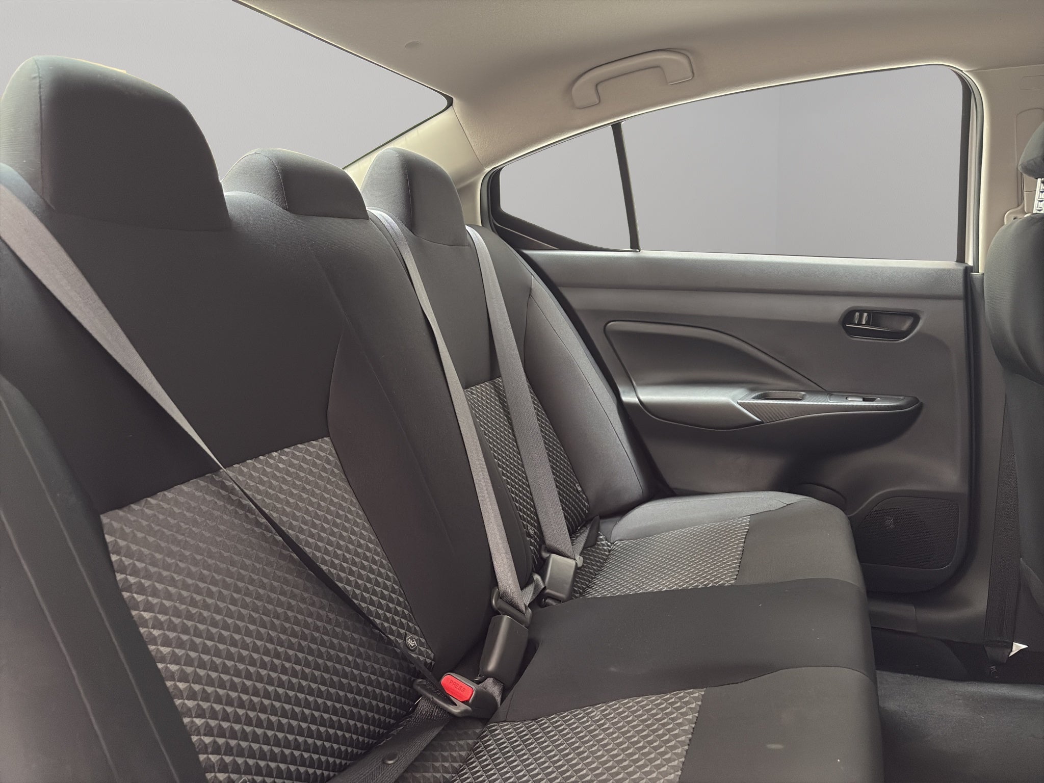 2024 Nissan Versa 4 pts. Sense, CVT, a/ac., R-15