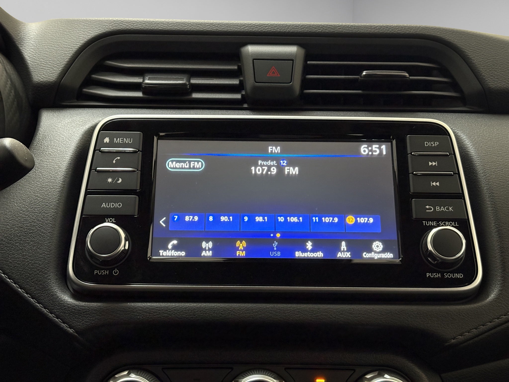 2024 Nissan Versa 4 pts. Sense, CVT, a/ac., R-15